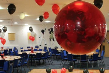 Exploding first dance balloon